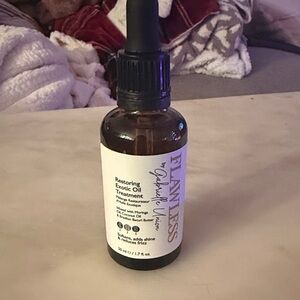 Flawless Restoring Exotic Oil Treatment - Black and White